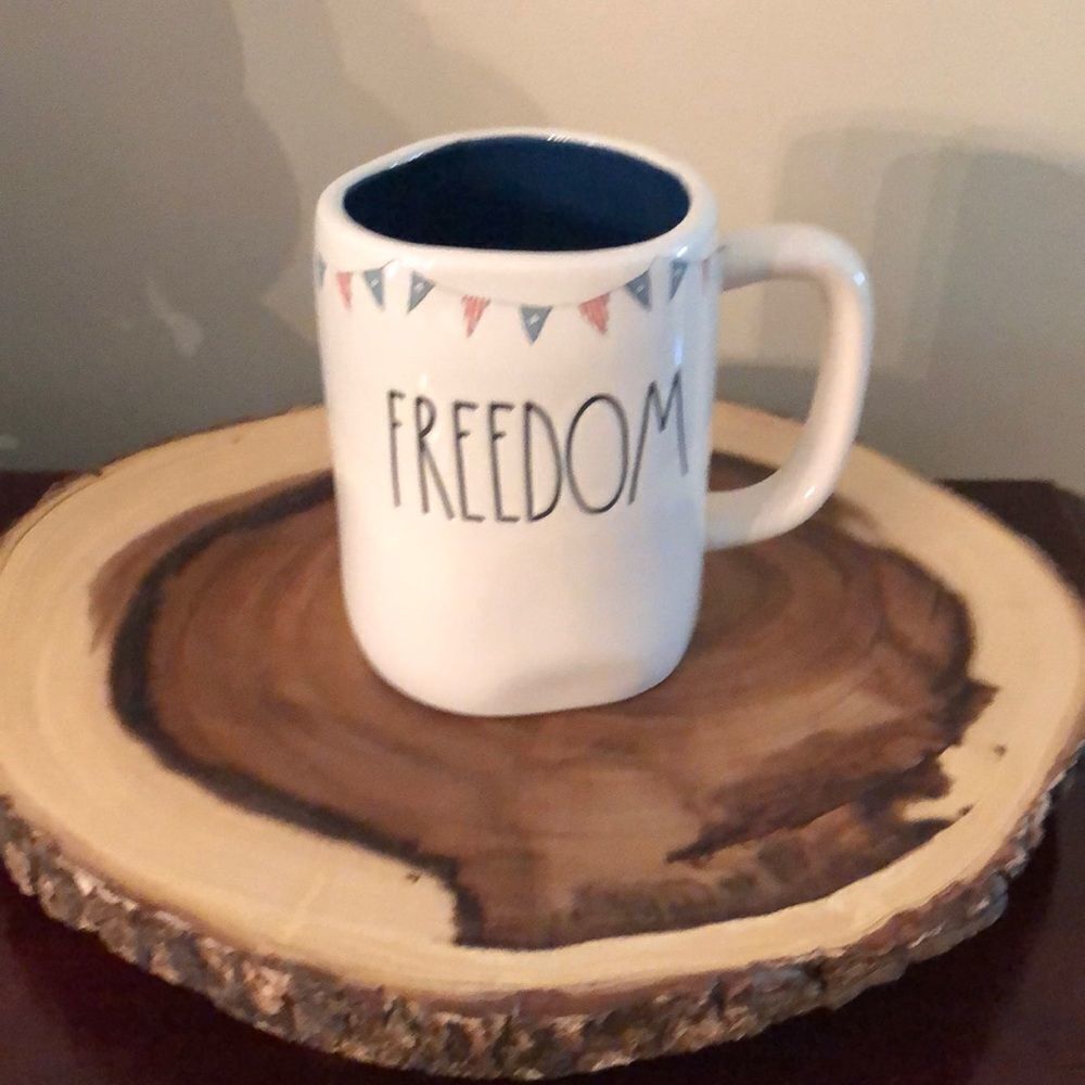 𝅺nwot Rae Dunn Freedom mug .